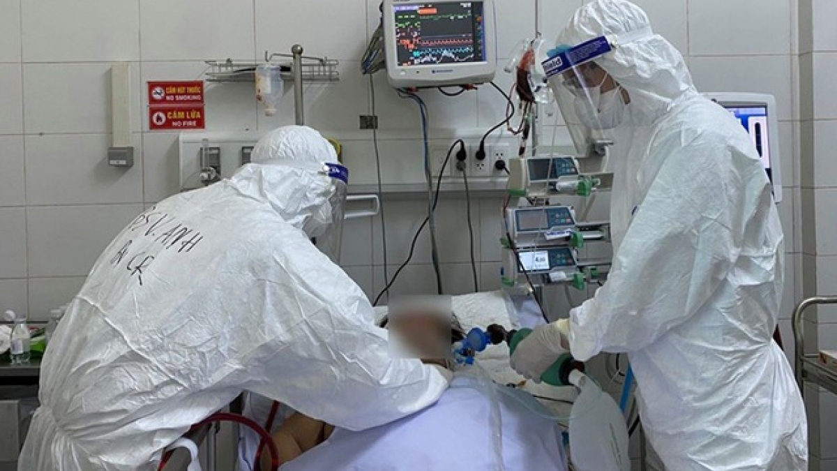 Four COVID-19 patients at Hanoi hospital turn critical